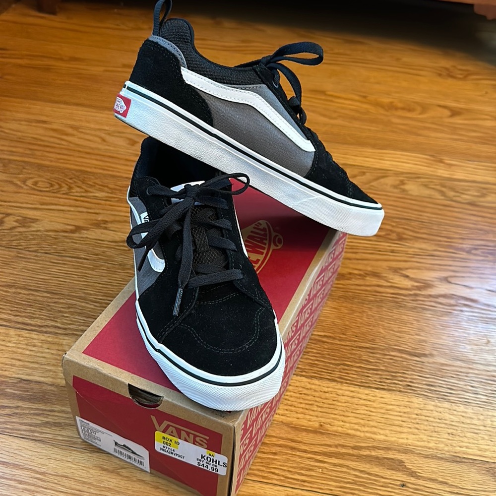 Boy’s Vans; Filmore; Size 6Y; used with box; great condition;